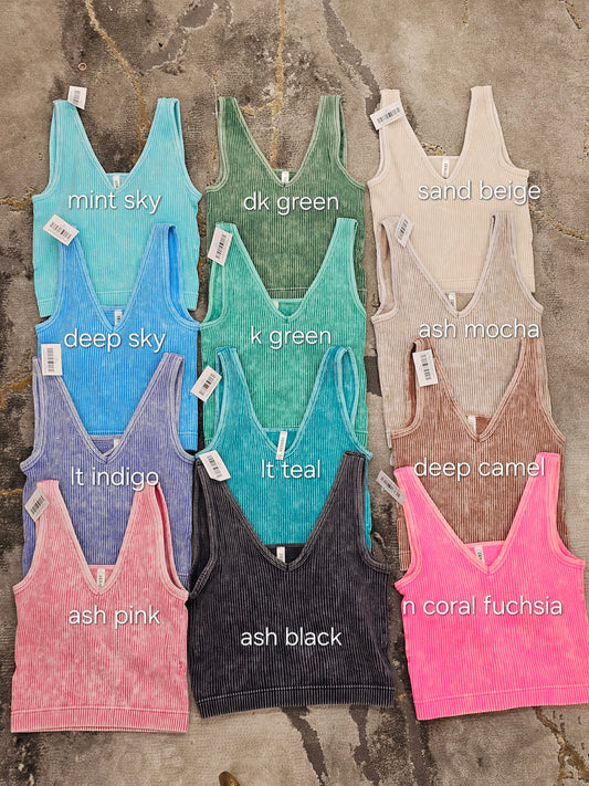 V-NECK TANK WITH REMOVEABLE PADS